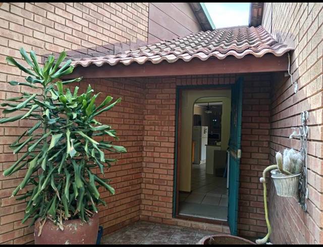 3 BEDROOM HOUSE FOR SALE IN PRETORIA GARDENS